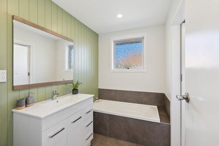Photo of property in 10 Mckellar Place, Hornby, Christchurch, 8042