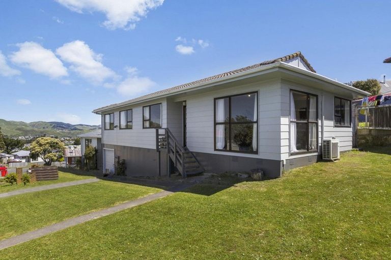 Photo of property in 27 Sombrero View, Ascot Park, Porirua, 5024