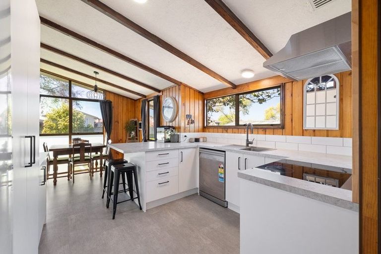 Photo of property in 6 Colonial Place, Kelvin Grove, Palmerston North, 4414