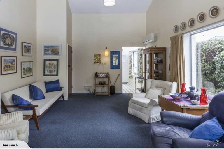 Photo of property in 2/139 Weston Road, St Albans, Christchurch, 8052