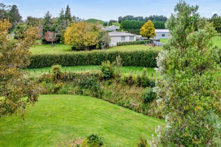 Photo of property in 20 Dudley Road Lower, Inglewood, 4386