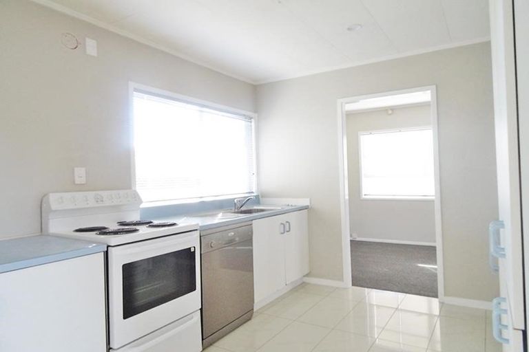 Photo of property in 2 Barbados Drive, Unsworth Heights, Auckland, 0632