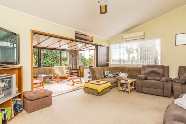Photo of property in 3 Denyer Place, New Lynn, Auckland, 0600