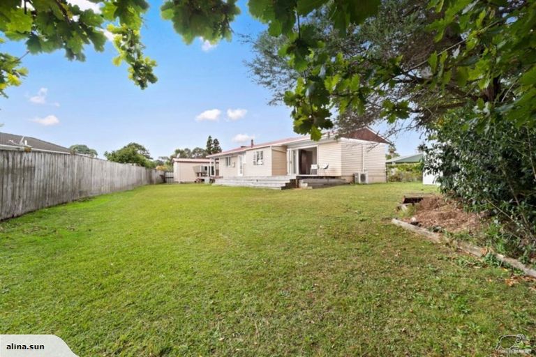 Photo of property in 10 Harry Ward Place, Henderson, Auckland, 0610