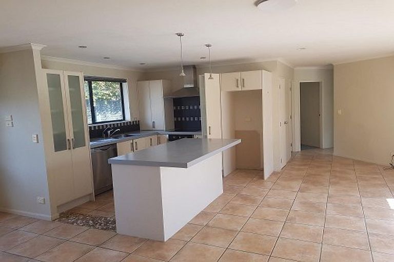 Photo of property in 43 Te Wharau Drive, Greenhithe, Auckland, 0632