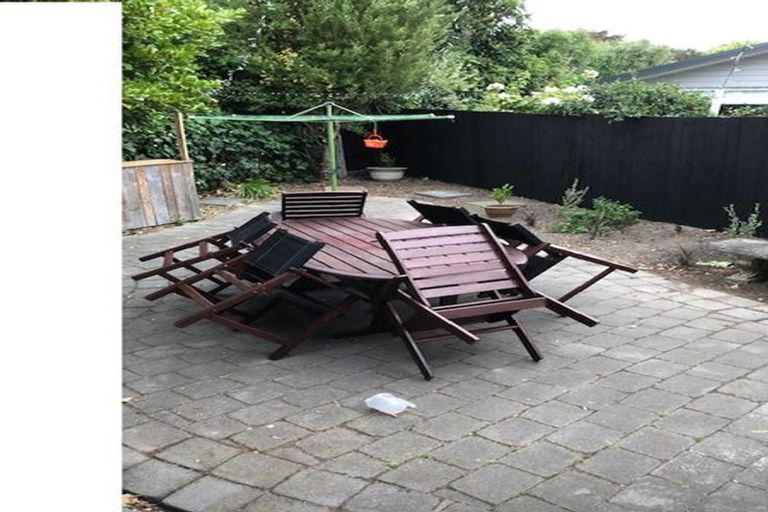 Photo of property in 12 Ladbrokes Place, Fendalton, Christchurch, 8052