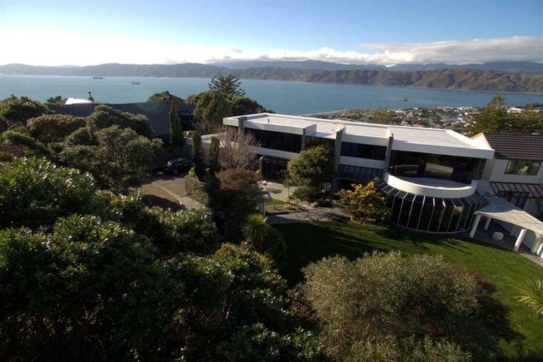 Photo of property in 32 Seatoun Heights Road, Seatoun, Wellington, 6022