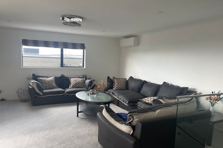 Photo of property in 5 Awakirihi Close, Shamrock Park, Auckland, 2016