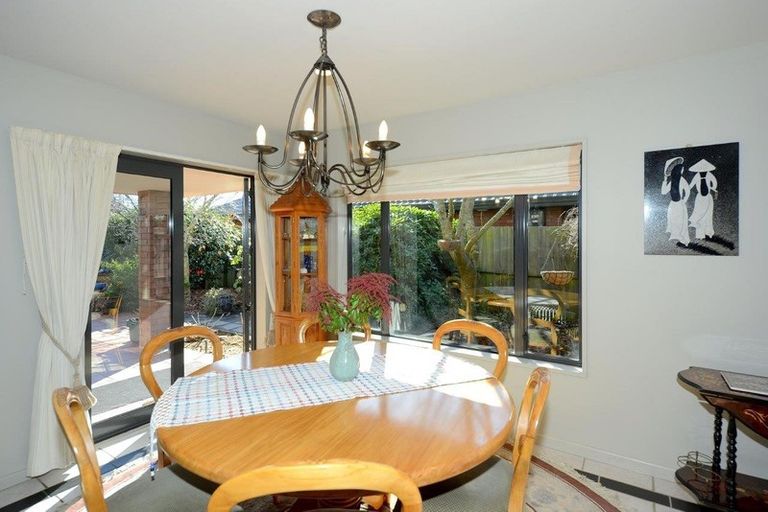 Photo of property in 5 Arundel Gate, Avonhead, Christchurch, 8042