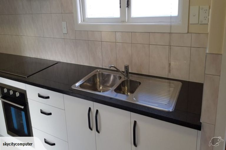 Photo of property in 15 Kotuku Street, Te Atatu Peninsula, Auckland, 0610