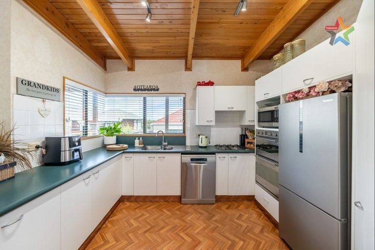 Photo of property in 14a Pekanga Road, Normandale, Lower Hutt, 5010