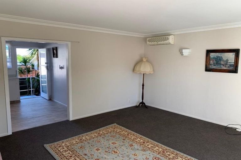 Photo of property in 2/14 South Street, Papakura, 2110