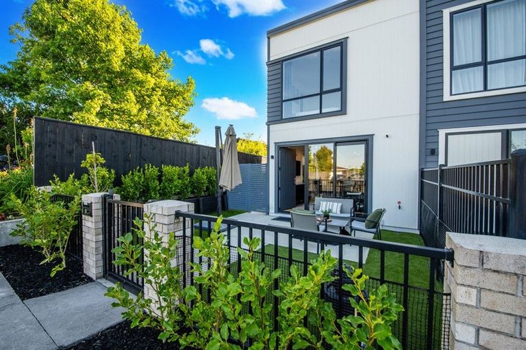 Photo of property in 8 Patariki Way, Beach Haven, Auckland, 0626