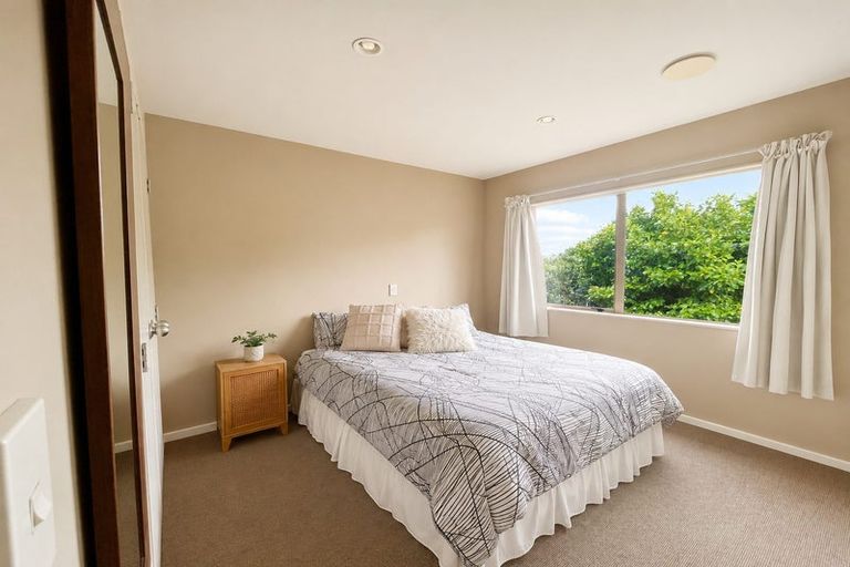 Photo of property in 308 Sunset Road, Windsor Park, Auckland, 0632