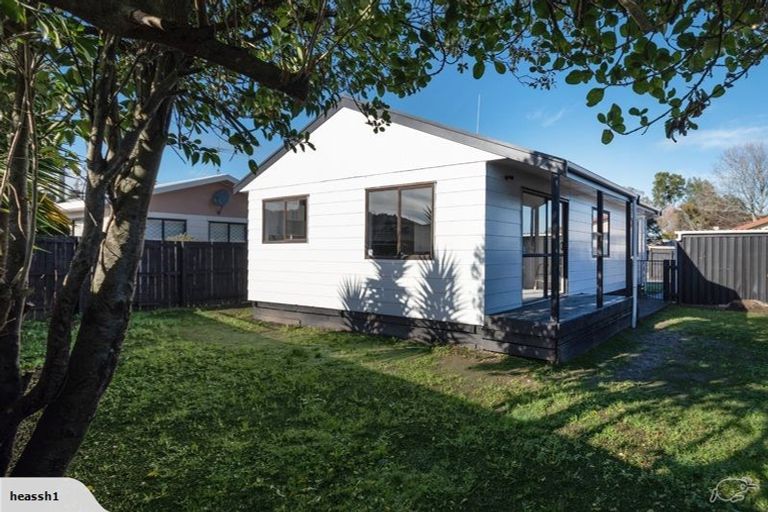 Photo of property in 2/83 Redcrest Avenue, Red Hill, Papakura, 2110