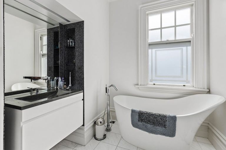 Photo of property in 25 Brougham Street, Mount Victoria, Wellington, 6011