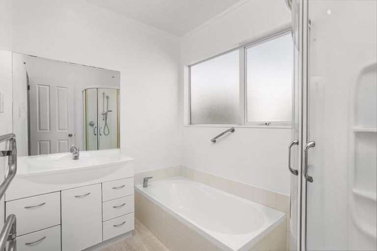 Photo of property in 2/10 Ross Crescent, Orewa, 0931