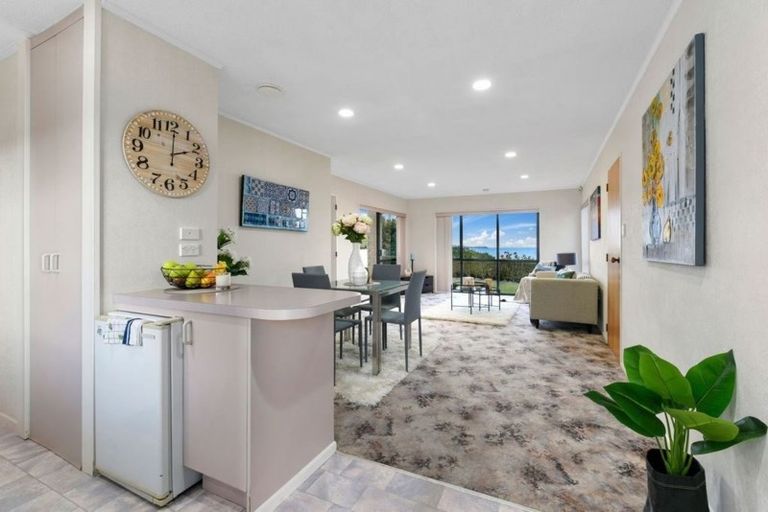 Photo of property in 18 Savoy Road, Orewa, 0931