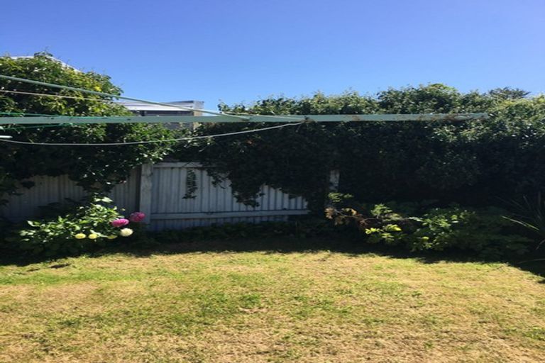 Photo of property in 74 Hargest Crescent, Saint Clair, Dunedin, 9012