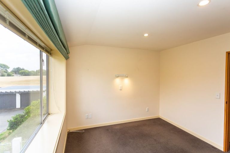 Photo of property in 1/208 Memorial Avenue, Burnside, Christchurch, 8053