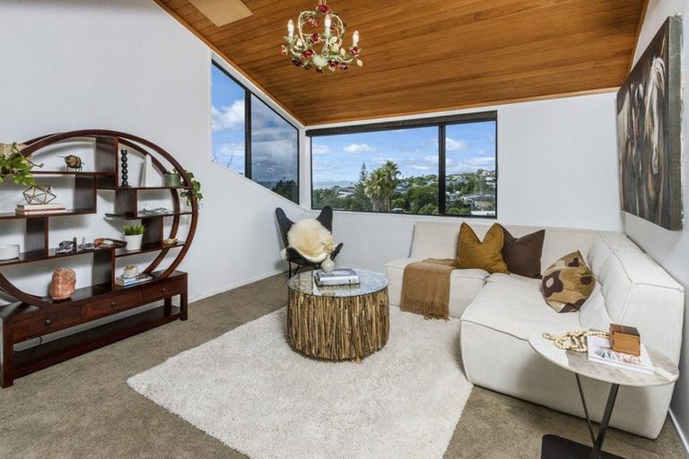 Photo of property in 2/20 Kiteroa Terrace, Rothesay Bay, Auckland, 0630