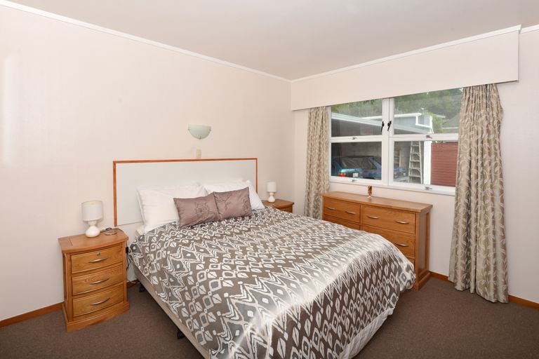 Photo of property in 12 Graham Street, One Tree Point, 0118