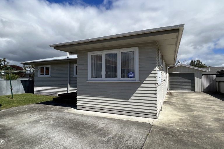 Photo of property in 30 Botanical Road, Takaro, Palmerston North, 4412