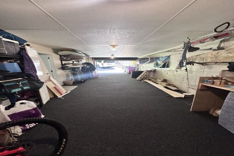 Photo of property in 2 Corlett Road, Plimmerton, Porirua, 5026