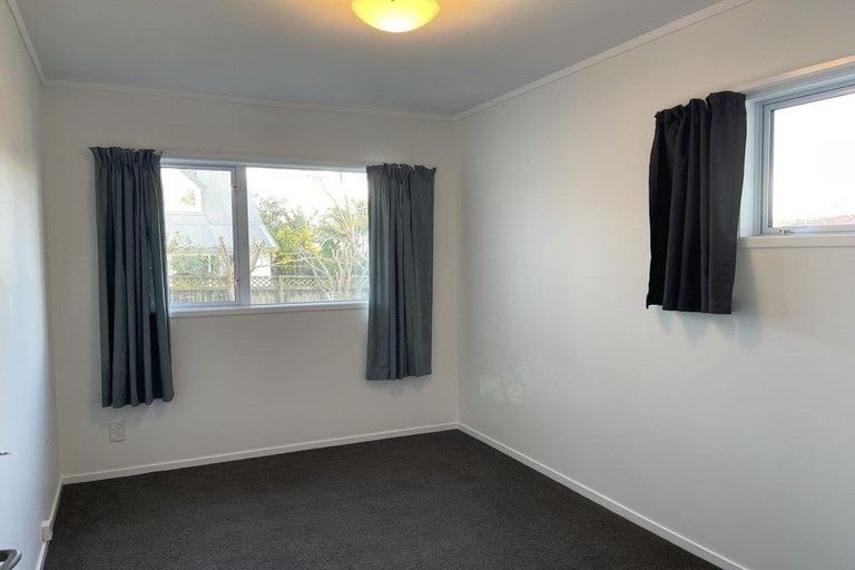 Photo of property in 1/5 Sunnynook Road, Forrest Hill, Auckland, 0620