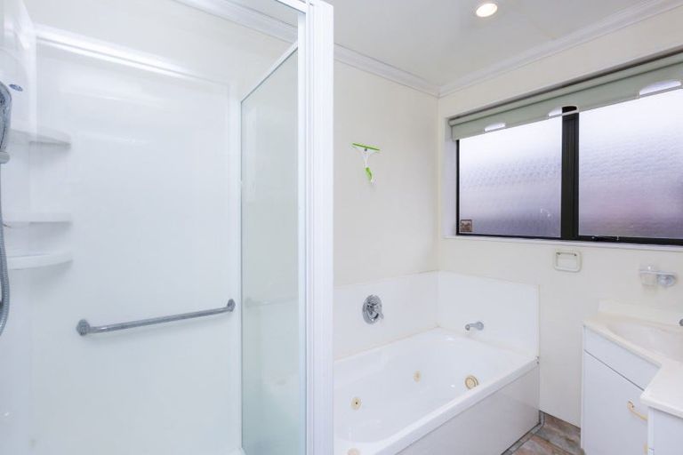 Photo of property in 6 Kowhai Avenue, Ebdentown, Upper Hutt, 5018