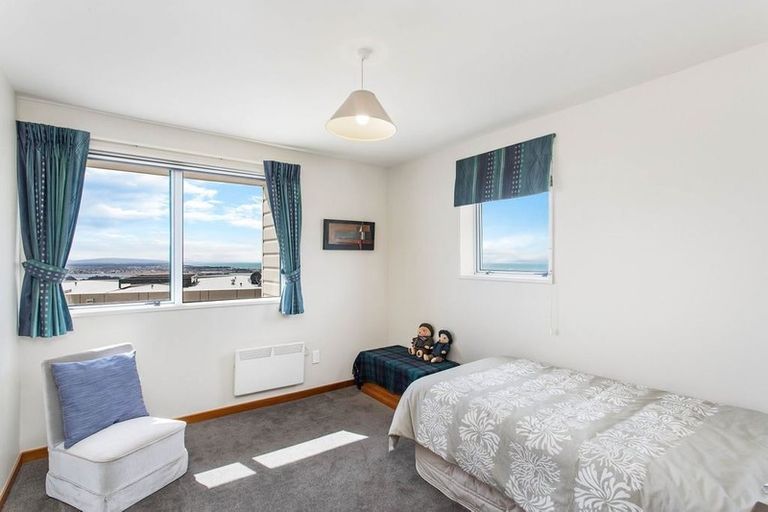 Photo of property in 12 Luxton Place, Mount Pleasant, Christchurch, 8081