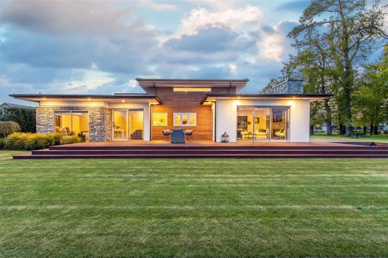 Photo of property in 28 Oakgrove Drive, Rangiora, 7400