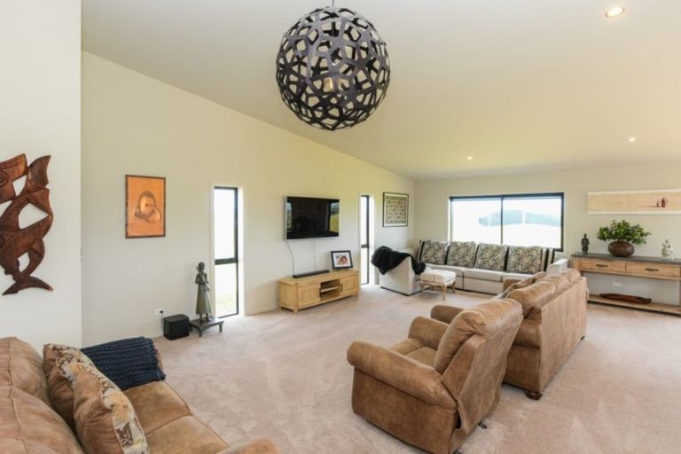 Photo of property in 71 Pirau Road, Fernhill, Napier, 4183