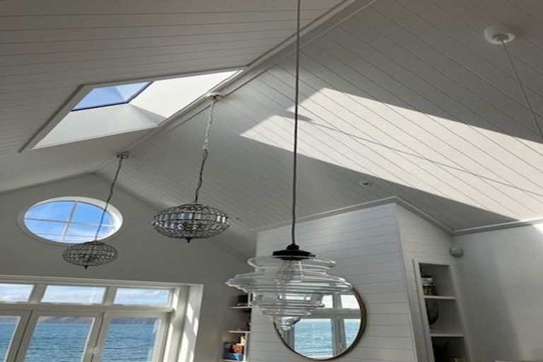 Photo of property in 129 Marine Parade, Seatoun, Wellington, 6022