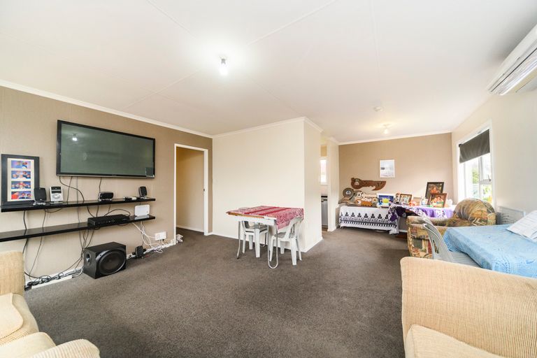 Photo of property in 38 Suzanne Grove, Kelvin Grove, Palmerston North, 4414