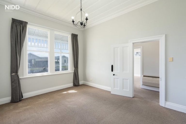 Photo of property in 122 Hargest Crescent, Saint Clair, Dunedin, 9012