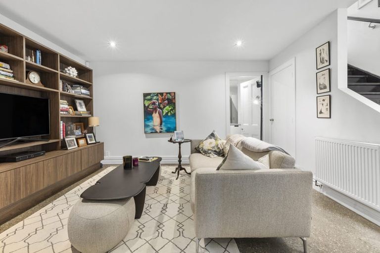 Photo of property in 7 Queen Street, Mount Victoria, Wellington, 6011