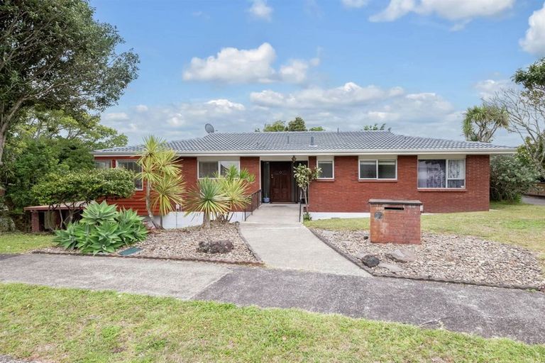 Photo of property in 17 Copperfield Terrace, Mellons Bay, Auckland, 2014