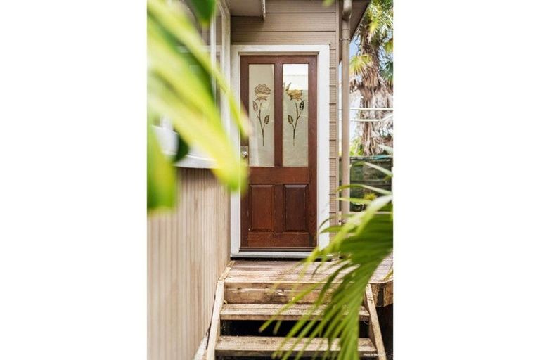 Photo of property in 18 Triangle Road, Massey, Auckland, 0614