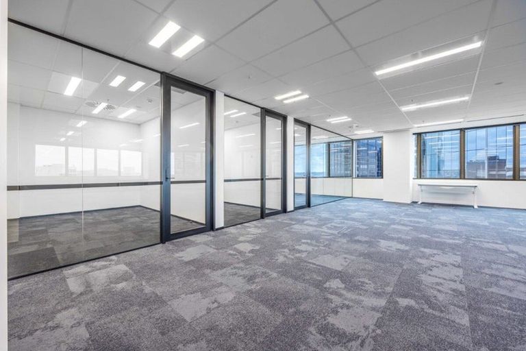 Photo of property in 1/45 Queen Street, Northcote Point, Auckland, 0627