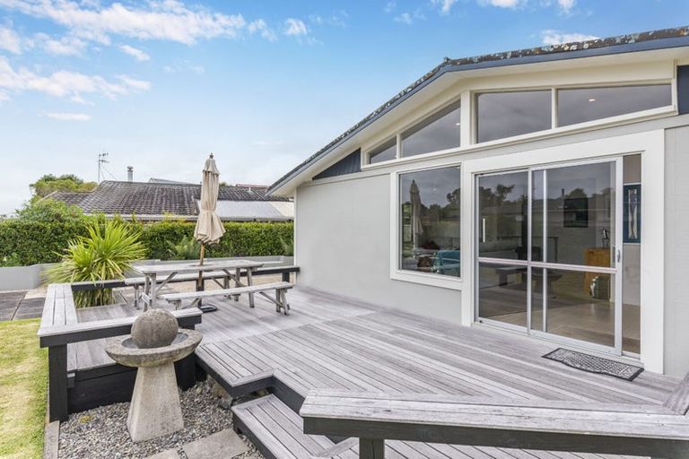 Photo of property in 11 Hadfield Place, Paraparaumu Beach, Paraparaumu, 5032