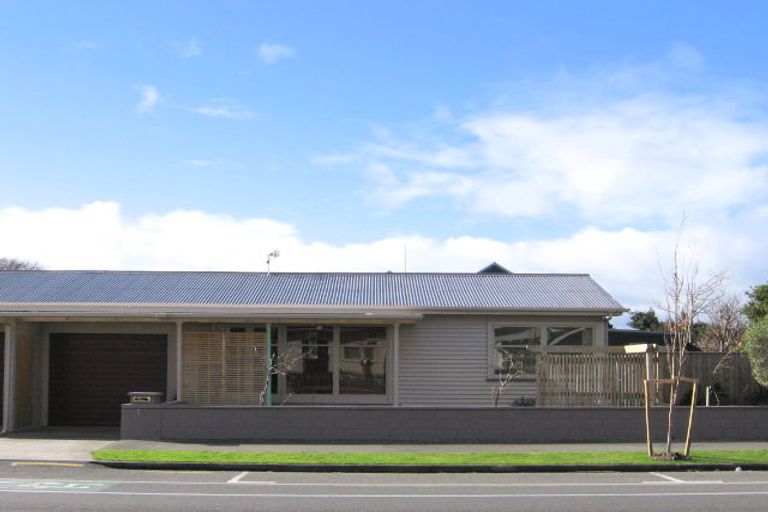 Photo of property in 1b Wood Street, Takaro, Palmerston North, 4410