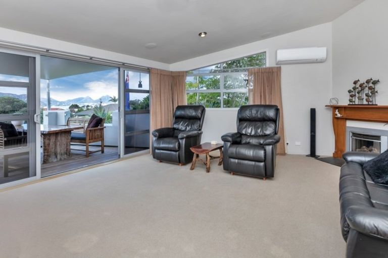 Photo of property in 15 Miami Place, One Tree Point, 0118