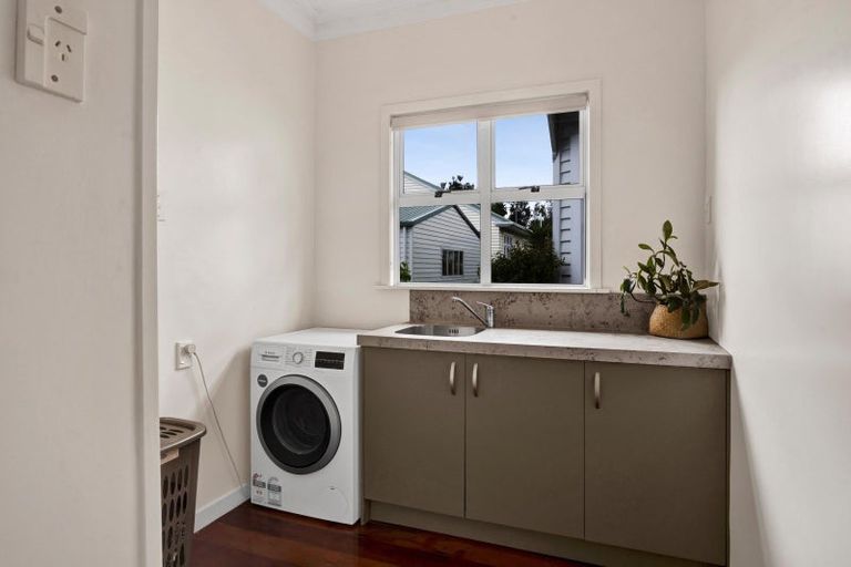 Photo of property in 24 Sanders Avenue, Westown, New Plymouth, 4310