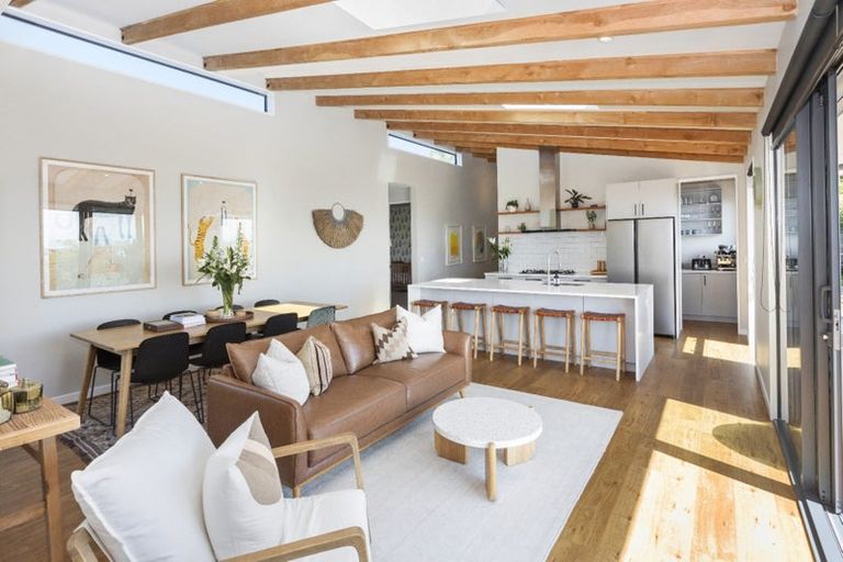 Photo of property in 63 Moncks Spur Road, Redcliffs, Christchurch, 8081