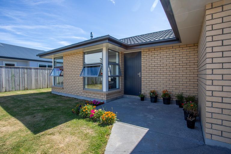 Photo of property in 6 Austin Reid Avenue, Carterton, 5713