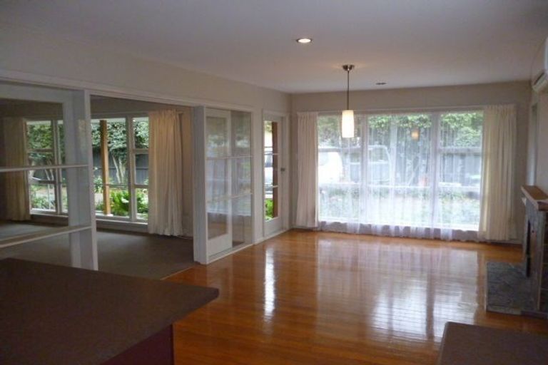 Photo of property in 17 Brookby Crescent, Avonhead, Christchurch, 8042