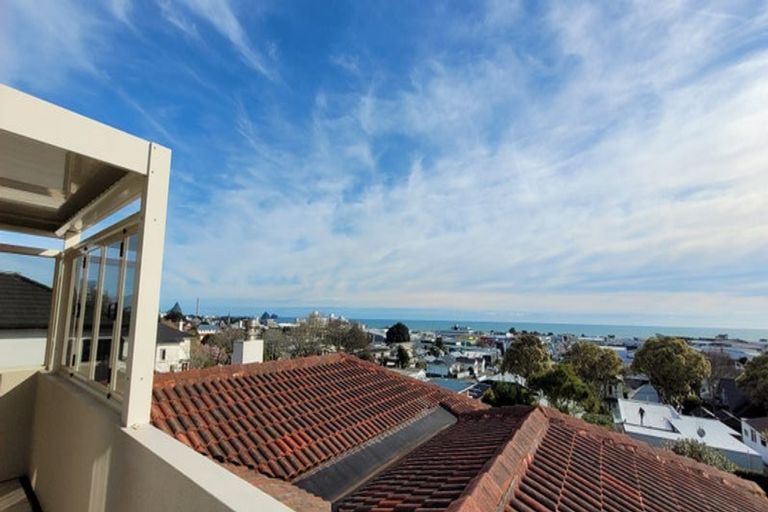 Photo of property in 85c Eliot Street, New Plymouth, 4310