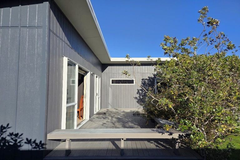 Photo of property in 102 Sands Crescent, Matarangi, Whitianga, 3592