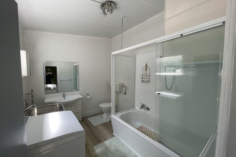 Photo of property in 1/72 Derwent Street, Island Bay, Wellington, 6023